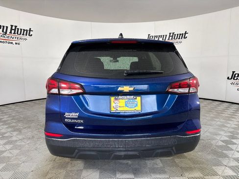 Used 2022 Chevrolet Equinox LS FWD image 6