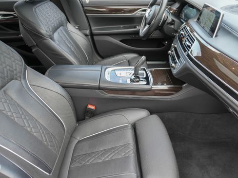 Certified 2022 BMW M760i xDrive w/ Luxury Rear Seating Package image 13