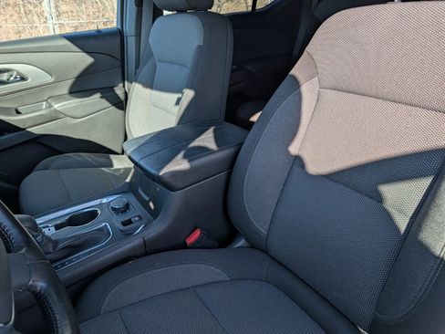 Used 2022 Chevrolet Traverse LT image 20