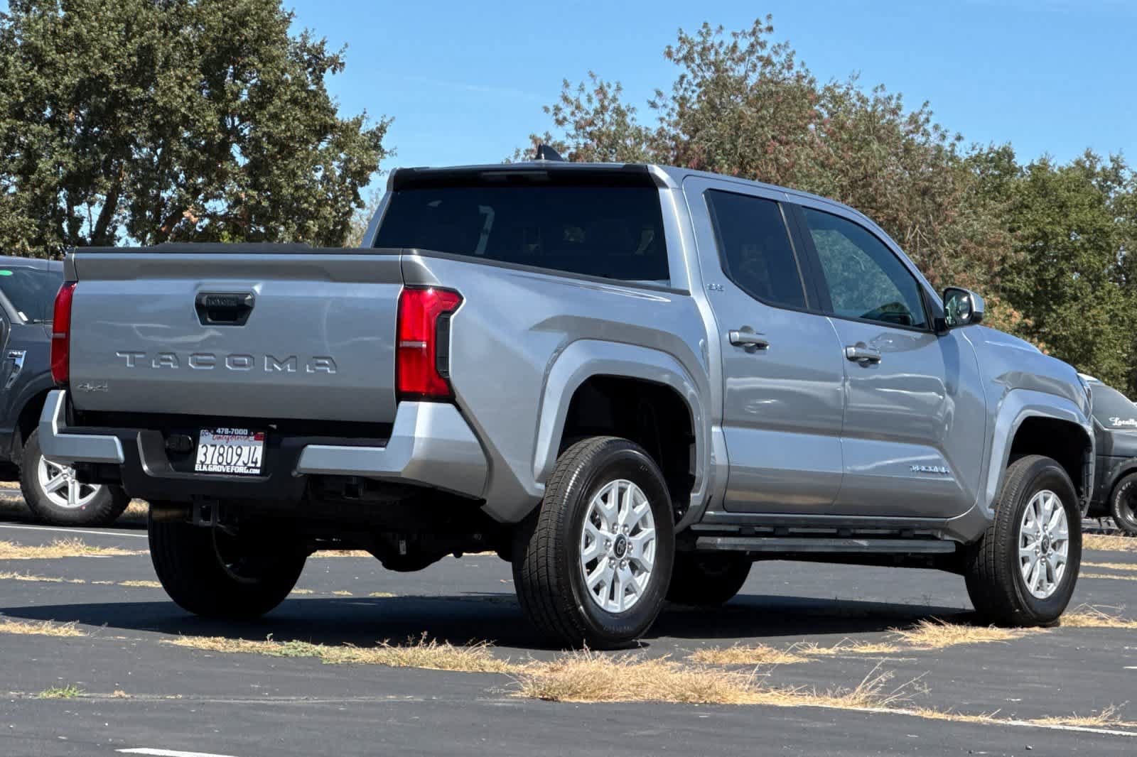 Used 2025 Toyota Tacoma SR5 AWD/4WD image 2