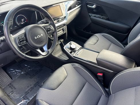 Used 2022 Kia Niro EX image 10