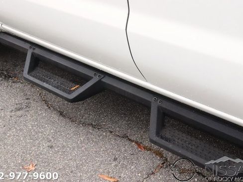 Used 2022 Nissan Frontier SV w/ Technology Package image 9