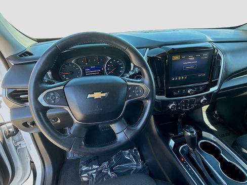 Used 2020 Chevrolet Traverse LT image 10