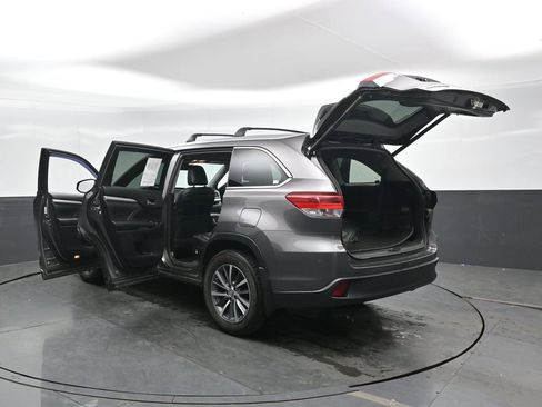 Used 2017 Toyota Highlander AWD V6 image 44