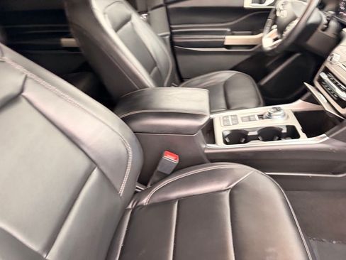 Used 2023 Ford Explorer XLT w/ Equipment Group 202A RWD image 11