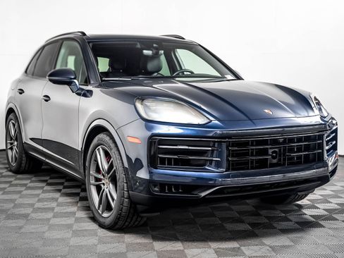 Certified 2024 Porsche Cayenne S AWD/4WD image 8