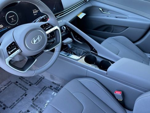 New 2025 Hyundai Elantra SEL image 10