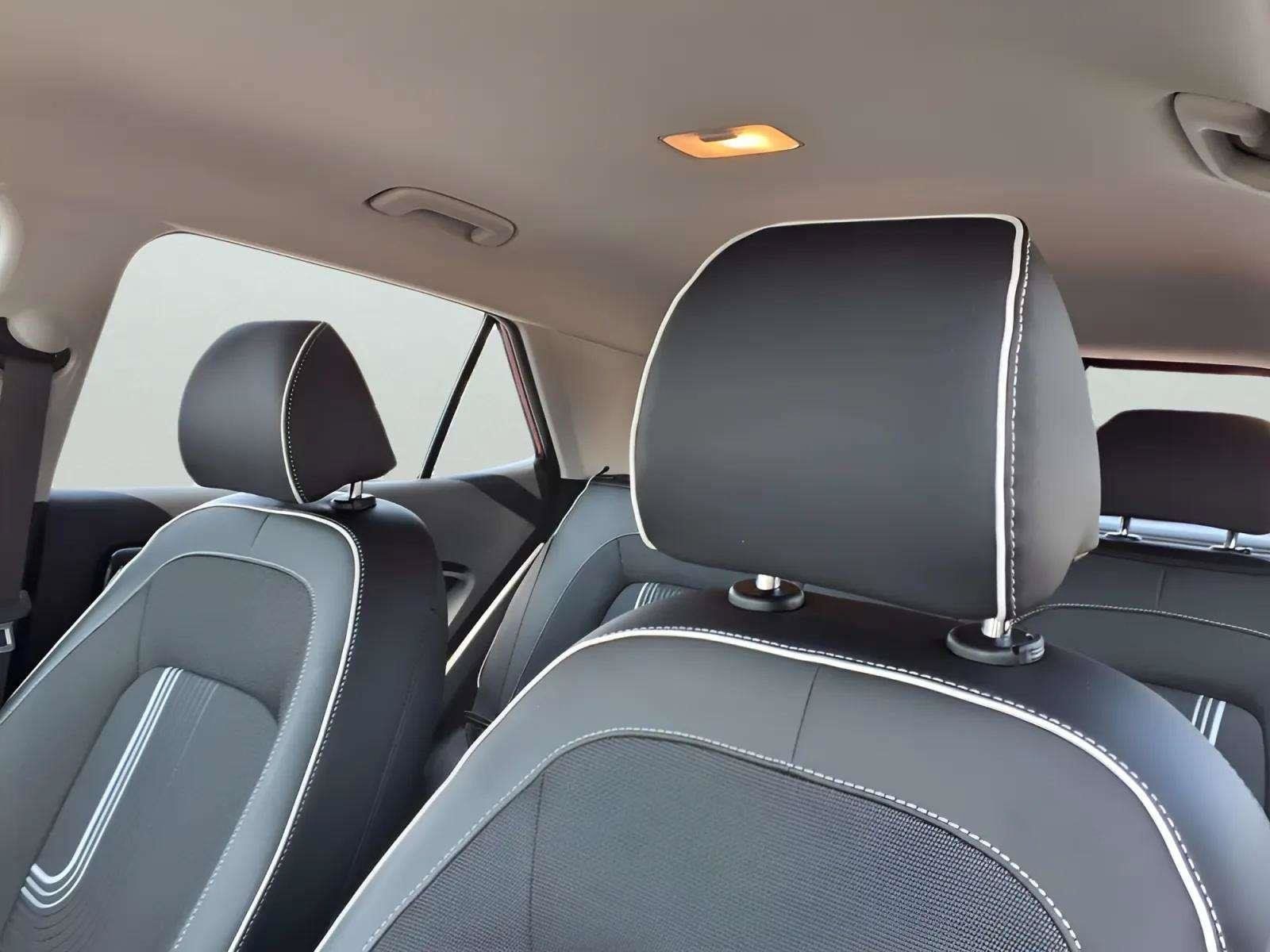 Certified 2025 Hyundai Venue Limited FWD image 13