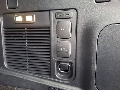 Used 2025 Ford Expedition Active image 30