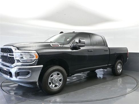 Used 2024 RAM 2500 Tradesman w/ Chrome Appearance Group image 8
