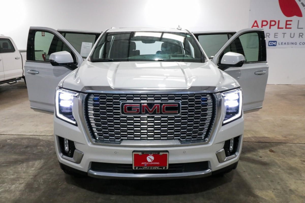 Used 2024 GMC Yukon XL Denali w/ Advanced Technology Package AWD/4WD image 31