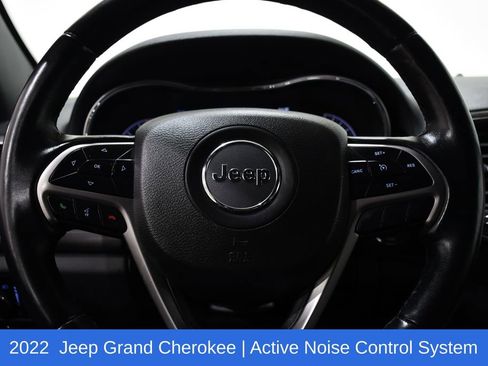 Used 2022 Jeep Grand Cherokee Laredo X image 10