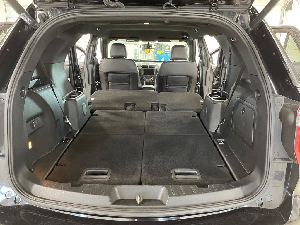 Used 2017 Ford Explorer XLT w/ Equipment Group 202A AWD/4WD image 21