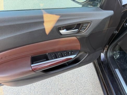 Used 2016 Acura TLX image 9