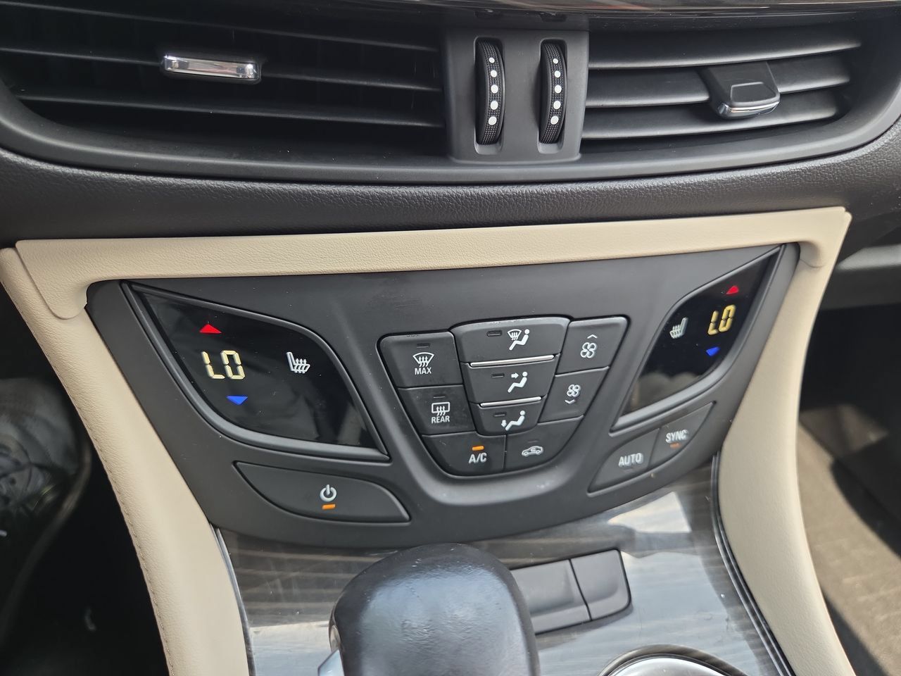 Used 2020 Buick Envision Essence w/ Experience Buick Package AWD/4WD image 42