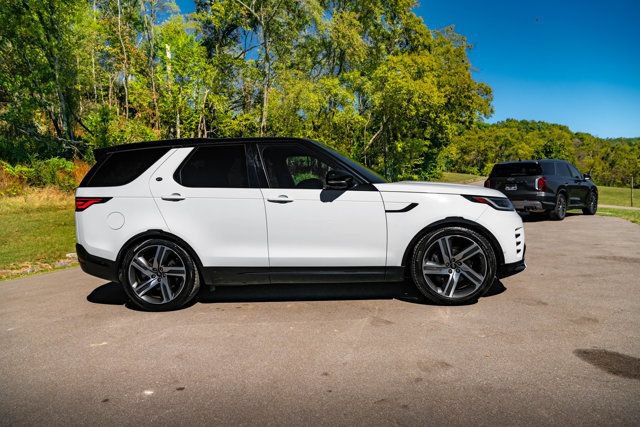 Used 2024 Land Rover Discovery Dynamic SE AWD/4WD image 5