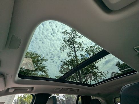 Certified 2025 Volvo XC90 B6 Plus image 22