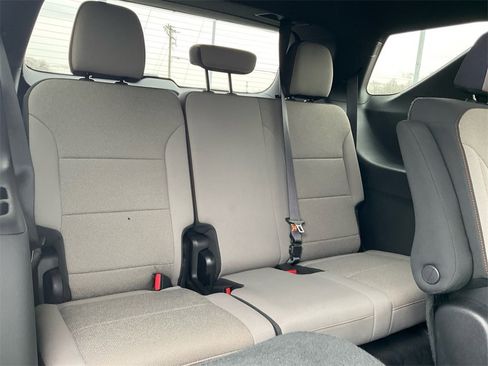 Used 2025 Chevrolet Traverse LT image 26