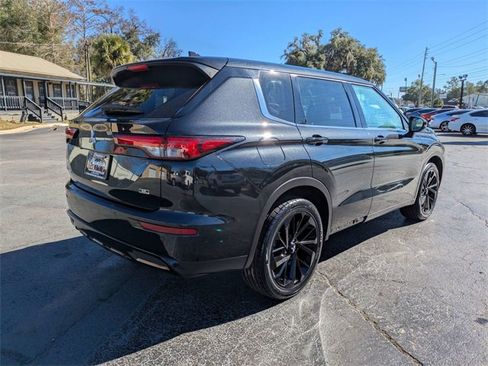 Used 2023 Mitsubishi Outlander SE Black Edition image 3