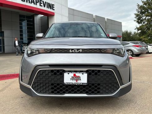 Used 2025 Kia Soul LX w/ LX Technology Package FWD image 3