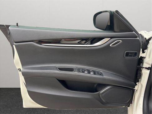 Used 2021 Maserati Ghibli S RWD image 18