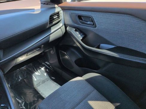 Used 2021 Nissan Rogue S FWD image 17