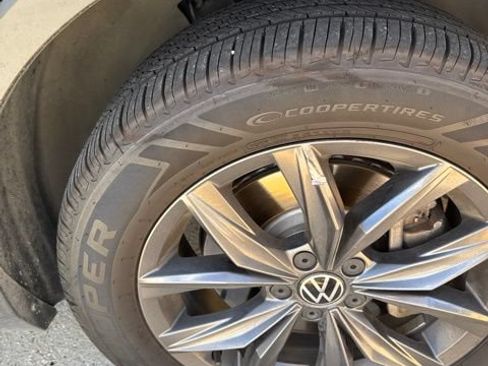 Used 2022 Volkswagen Tiguan SE FWD image 11