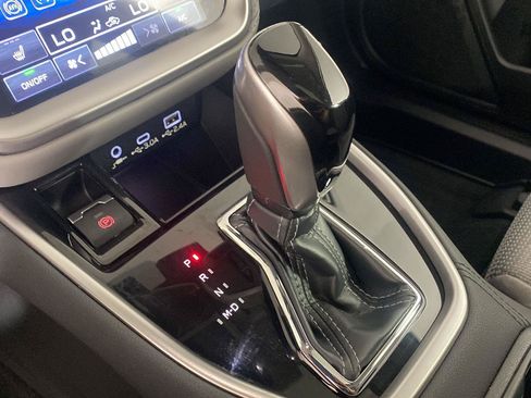 Used 2025 Subaru Outback Premium AWD/4WD image 19