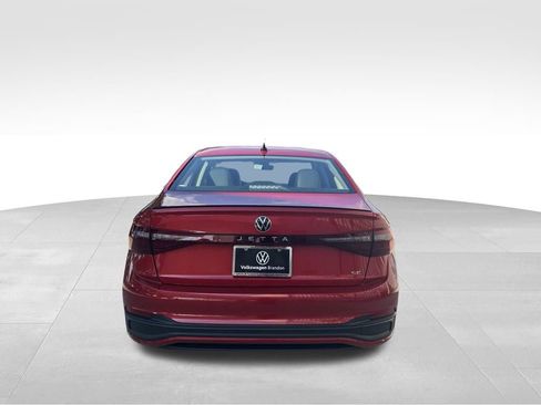 Used 2025 Volkswagen Jetta SE w/ Sunroof Package image 5