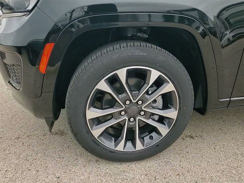 New 2025 Jeep Grand Cherokee L Overland w/ Trailer Tow Package image 18