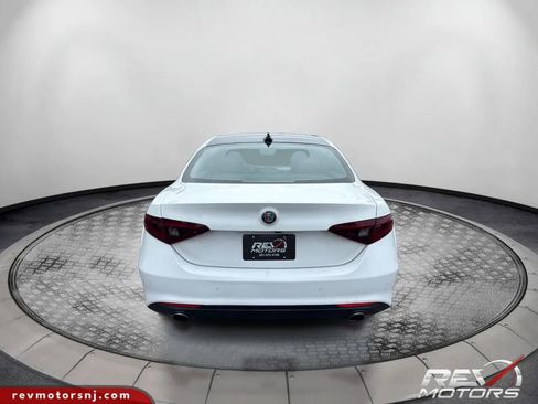 Used 2017 Alfa Romeo Giulia Ti w/ TI Lusso Package AWD/4WD image 4