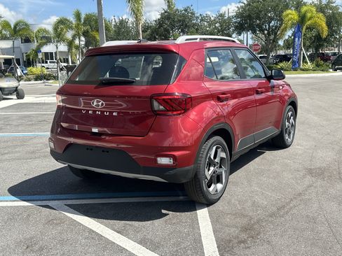 New 2025 Hyundai Venue SEL image 6