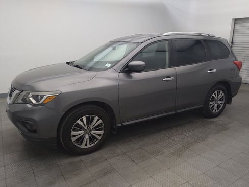 Used 2019 Nissan Pathfinder S FWD image 2