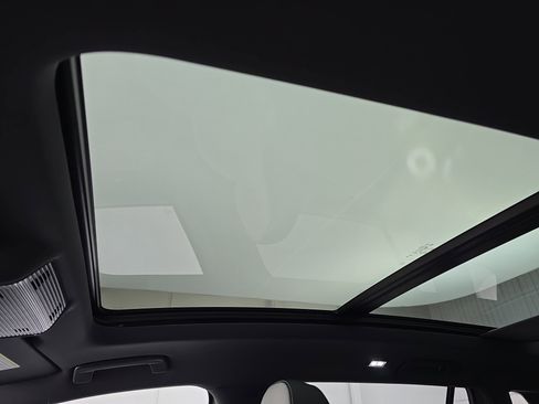New 2026 Volkswagen Tiguan SE R-Line FWD image 29