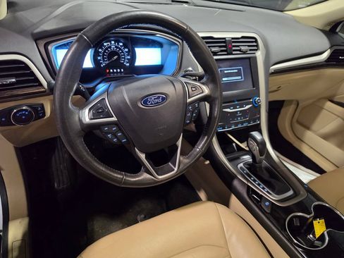 Used 2015 Ford Fusion SE w/ Equipment Group 202A FWD image 4