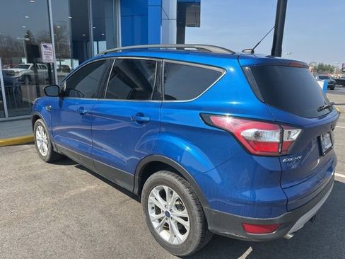 Used 2017 Ford Escape SE w/ Equipment Group 201A image 3