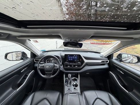 Used 2022 Toyota Highlander XLE image 13