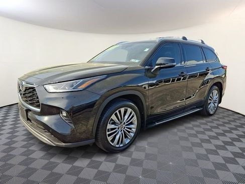 Used 2022 Toyota Highlander Platinum AWD/4WD image 3