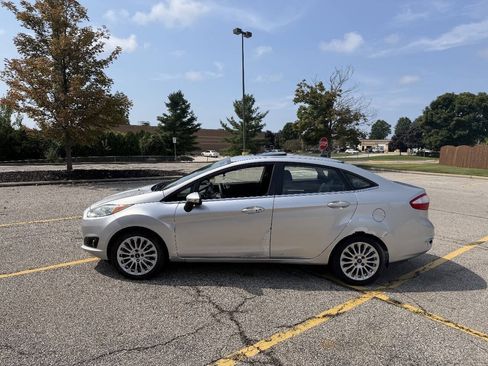 Used 2014 Ford Fiesta Titanium FWD image 2