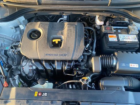 Used 2019 Hyundai Elantra Limited w/ Cargo Package FWD image 10
