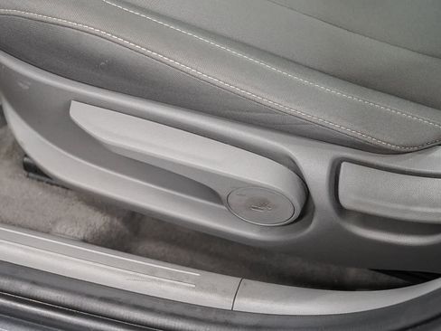 Used 2025 Hyundai Elantra SEL FWD image 23