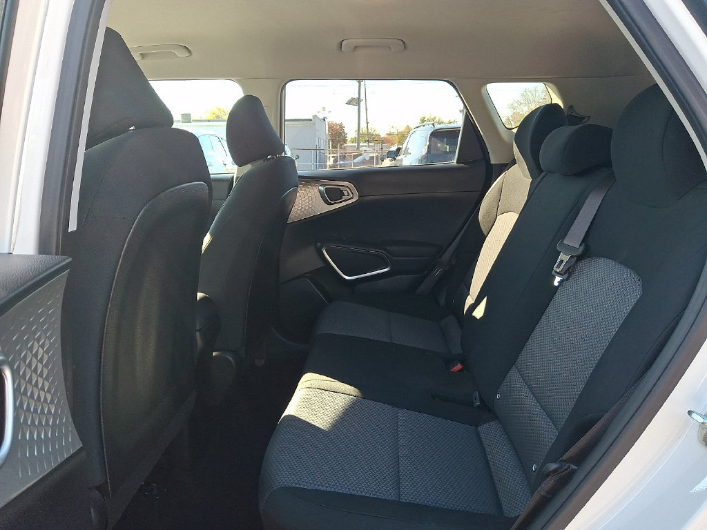 Used 2023 Kia Soul LX w/ LX Technology Package FWD image 14