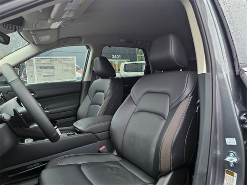 New 2025 Nissan Pathfinder SL image 17