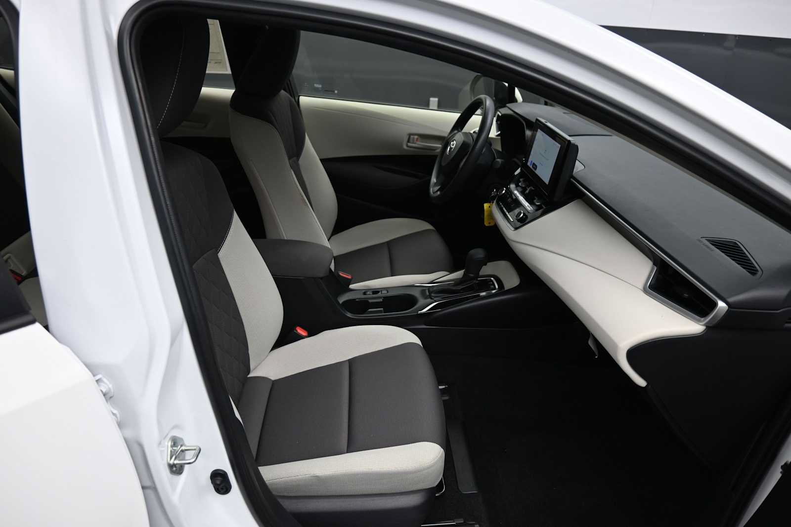 Used 2023 Toyota Corolla LE FWD image 23