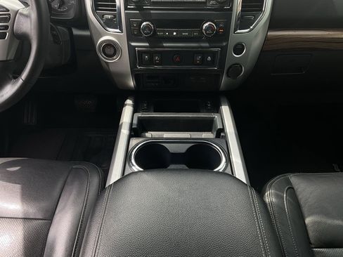 Used 2020 Nissan Titan SL w/ Moonroof Package RWD image 15