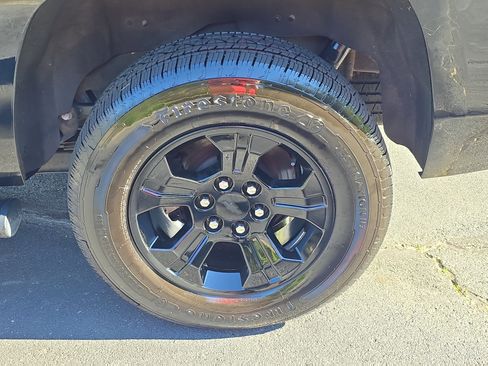 Used 2020 Chevrolet Tahoe LS image 30