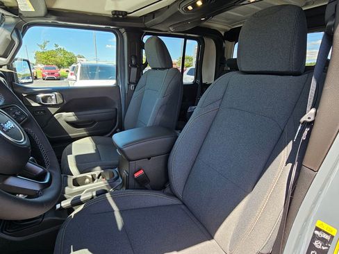 New 2025 Jeep Gladiator Willys image 12