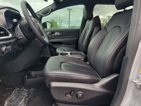 New 2026 Chrysler Voyager LX FWD image 15