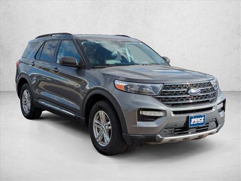 Used 2023 Ford Explorer XLT w/ Equipment Group 202A image 3