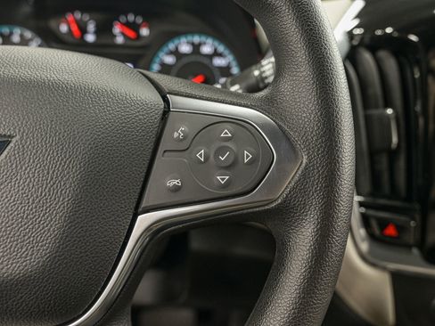 Used 2023 Chevrolet Traverse LS image 19